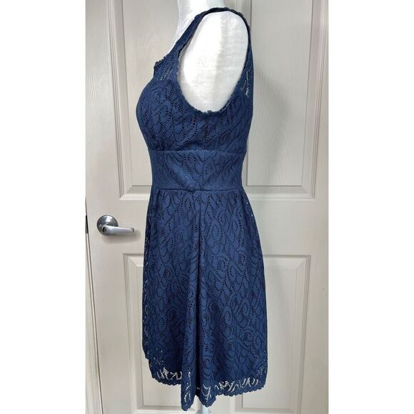B. Darlin Lace Sleeveless Cocktail Party Dress (Navy) - 9/10 - Picture 4 of 9